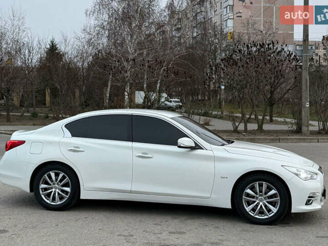 Белый Инфинити Q50, объемом двигателя 2.14 л и пробегом 255 тыс. км за 13500 $, фото 1 на Automoto.ua