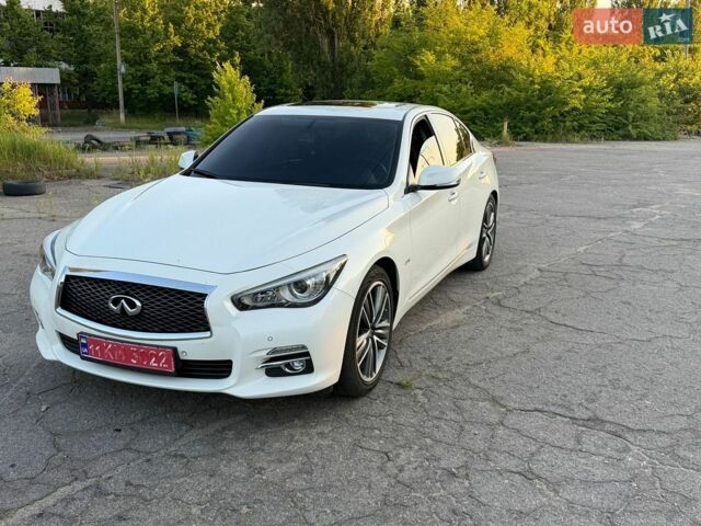Белый Инфинити Q50, объемом двигателя 2.2 л и пробегом 124 тыс. км за 15200 $, фото 1 на Automoto.ua