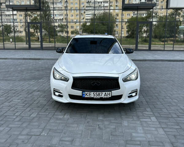Білий Інфініті Q50, об'ємом двигуна 3.7 л та пробігом 137 тис. км за 13999 $, фото 1 на Automoto.ua