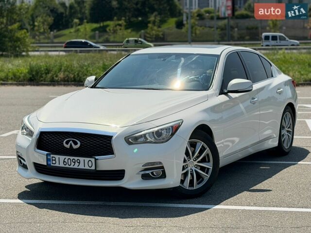 Белый Инфинити Q50, объемом двигателя 3.7 л и пробегом 132 тыс. км за 13999 $, фото 1 на Automoto.ua