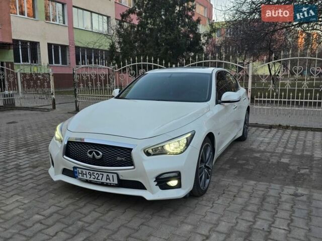 Белый Инфинити Q50, объемом двигателя 2.14 л и пробегом 173 тыс. км за 15000 $, фото 1 на Automoto.ua