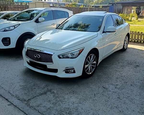 Белый Инфинити Q50, объемом двигателя 3.7 л и пробегом 84 тыс. км за 17200 $, фото 1 на Automoto.ua