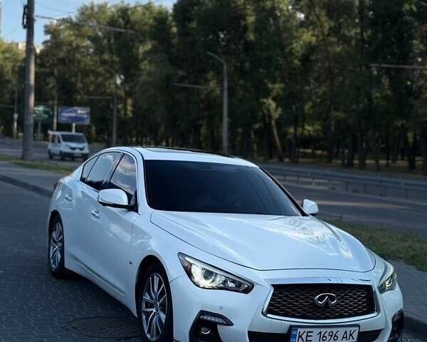 Белый Инфинити Q50, объемом двигателя 3.7 л и пробегом 180 тыс. км за 15500 $, фото 1 на Automoto.ua