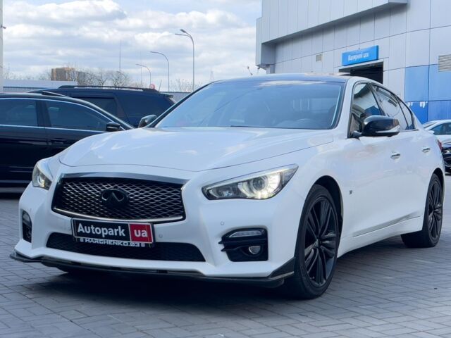 Білий Інфініті Q50, об'ємом двигуна 3.7 л та пробігом 112 тис. км за 17490 $, фото 1 на Automoto.ua