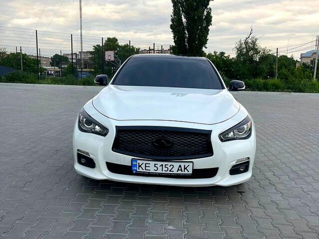 Белый Инфинити Q50, объемом двигателя 3.7 л и пробегом 257 тыс. км за 14500 $, фото 1 на Automoto.ua