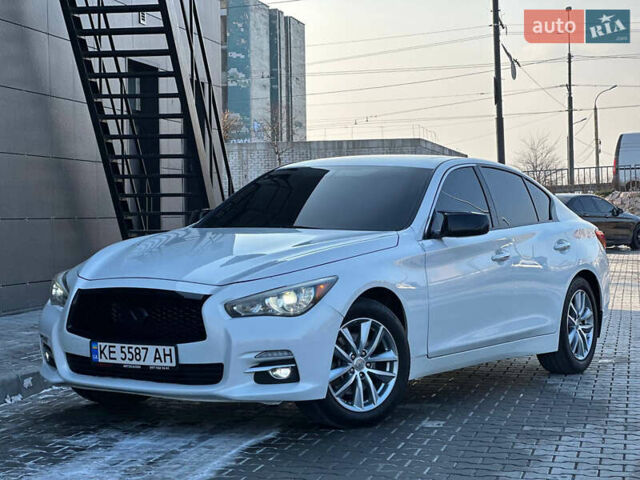 Білий Інфініті Q50, об'ємом двигуна 3.7 л та пробігом 133 тис. км за 15900 $, фото 1 на Automoto.ua