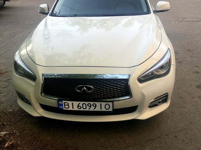 Белый Инфинити Q50, объемом двигателя 3.7 л и пробегом 121 тыс. км за 15350 $, фото 1 на Automoto.ua