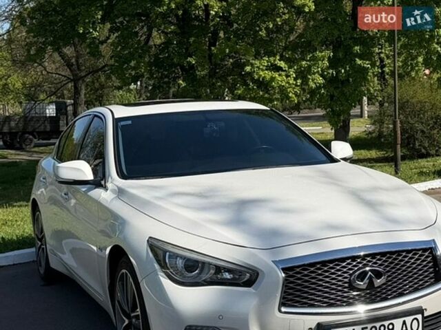 Белый Инфинити Q50, объемом двигателя 2.14 л и пробегом 147 тыс. км за 14890 $, фото 1 на Automoto.ua