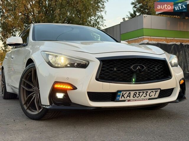 Белый Инфинити Q50, объемом двигателя 3 л и пробегом 91 тыс. км за 17499 $, фото 1 на Automoto.ua