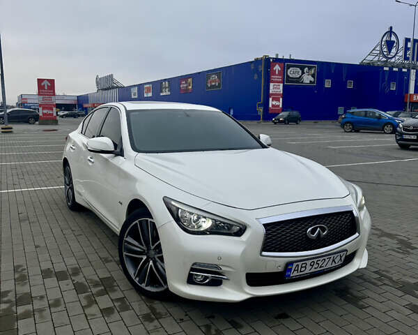 Белый Инфинити Q50, объемом двигателя 2.14 л и пробегом 126 тыс. км за 16599 $, фото 1 на Automoto.ua