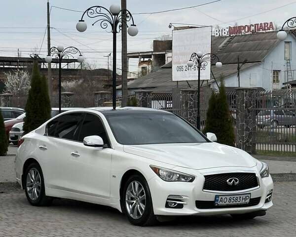Белый Инфинити Q50, объемом двигателя 3 л и пробегом 109 тыс. км за 15800 $, фото 1 на Automoto.ua