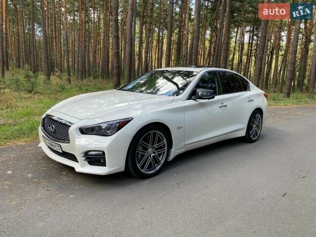 Белый Инфинити Q50, объемом двигателя 3 л и пробегом 135 тыс. км за 16000 $, фото 1 на Automoto.ua