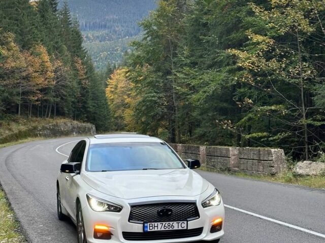 Белый Инфинити Q50, объемом двигателя 3 л и пробегом 126 тыс. км за 16000 $, фото 1 на Automoto.ua