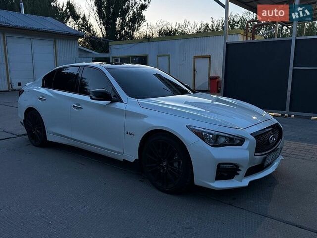 Белый Инфинити Q50, объемом двигателя 3 л и пробегом 107 тыс. км за 16500 $, фото 1 на Automoto.ua
