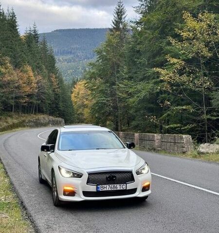 Белый Инфинити Q50, объемом двигателя 3 л и пробегом 127 тыс. км за 16000 $, фото 1 на Automoto.ua