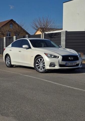Белый Инфинити Q50, объемом двигателя 3 л и пробегом 135 тыс. км за 12999 $, фото 1 на Automoto.ua