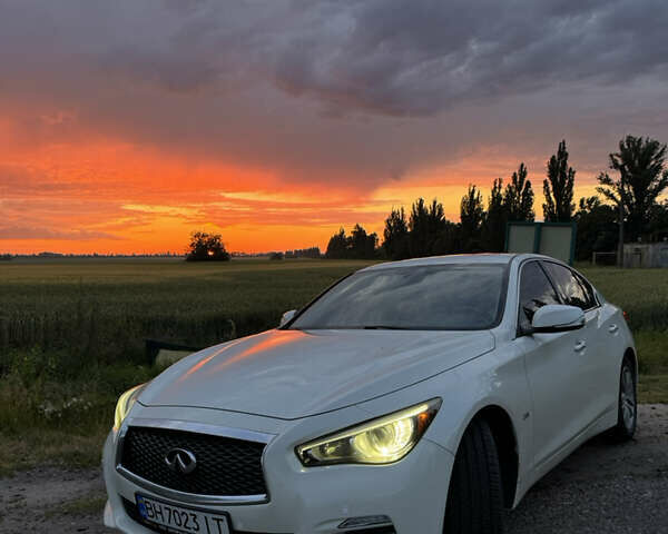 Белый Инфинити Q50, объемом двигателя 1.99 л и пробегом 105 тыс. км за 17500 $, фото 1 на Automoto.ua
