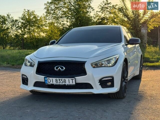 Белый Инфинити Q50, объемом двигателя 3 л и пробегом 107 тыс. км за 14999 $, фото 1 на Automoto.ua