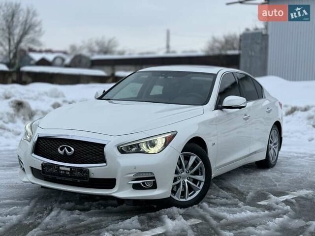 Белый Инфинити Q50, объемом двигателя 2 л и пробегом 122 тыс. км за 11777 $, фото 1 на Automoto.ua