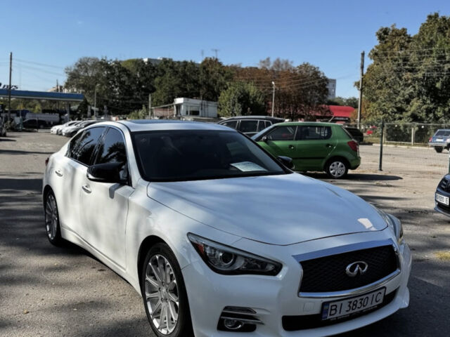 Белый Инфинити Q50, объемом двигателя 3 л и пробегом 140 тыс. км за 15000 $, фото 1 на Automoto.ua