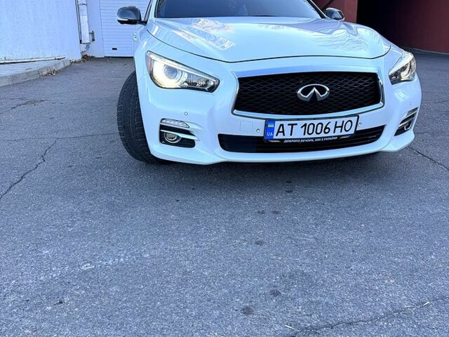 Белый Инфинити Q50, объемом двигателя 3 л и пробегом 107 тыс. км за 18500 $, фото 1 на Automoto.ua