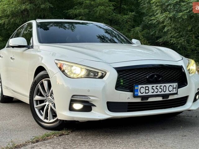 Белый Инфинити Q50, объемом двигателя 3 л и пробегом 158 тыс. км за 12500 $, фото 1 на Automoto.ua