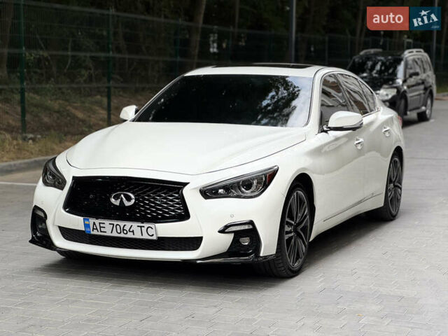 Белый Инфинити Q50, объемом двигателя 3.5 л и пробегом 182 тыс. км за 15800 $, фото 1 на Automoto.ua