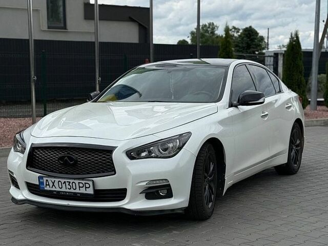 Белый Инфинити Q50, объемом двигателя 3 л и пробегом 114 тыс. км за 13200 $, фото 1 на Automoto.ua
