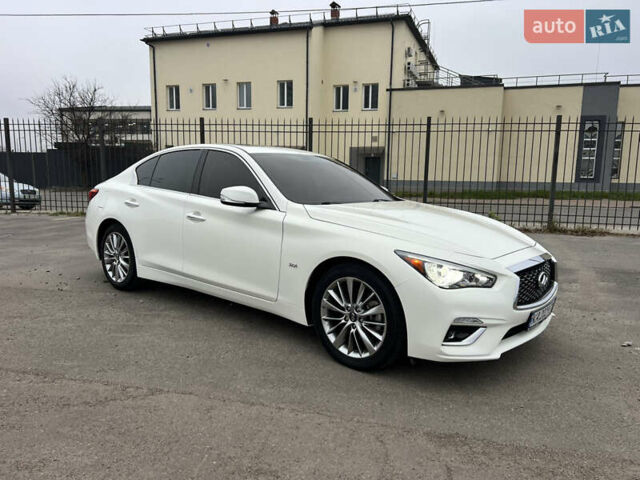 Белый Инфинити Q50, объемом двигателя 3 л и пробегом 144 тыс. км за 15900 $, фото 1 на Automoto.ua