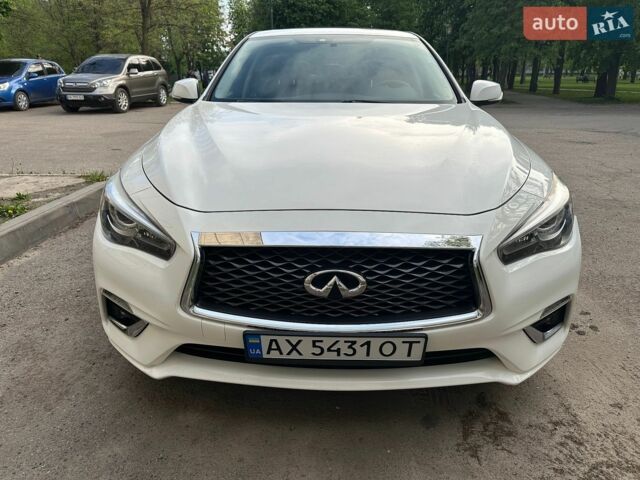 Білий Інфініті Q50, об'ємом двигуна 3 л та пробігом 131 тис. км за 15000 $, фото 1 на Automoto.ua