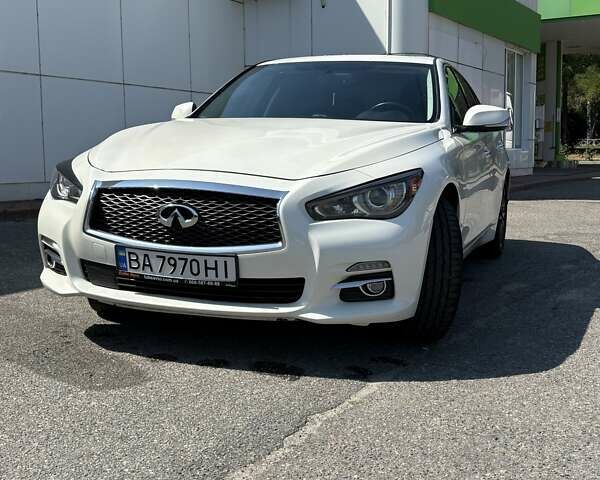 Белый Инфинити Q50, объемом двигателя 1.99 л и пробегом 97 тыс. км за 16300 $, фото 1 на Automoto.ua