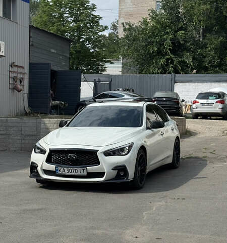 Белый Инфинити Q50, объемом двигателя 3 л и пробегом 80 тыс. км за 16500 $, фото 1 на Automoto.ua