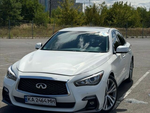 Белый Инфинити Q50, объемом двигателя 3 л и пробегом 100 тыс. км за 21000 $, фото 1 на Automoto.ua