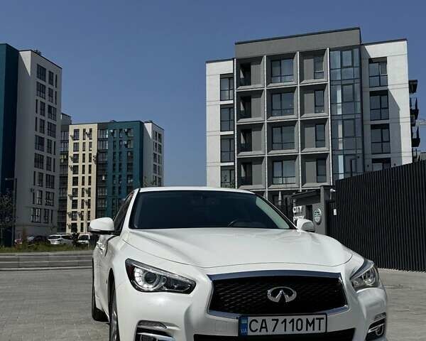 Белый Инфинити Q50, объемом двигателя 3 л и пробегом 105 тыс. км за 15500 $, фото 1 на Automoto.ua