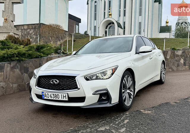 Белый Инфинити Q50, объемом двигателя 3 л и пробегом 119 тыс. км за 17000 $, фото 1 на Automoto.ua