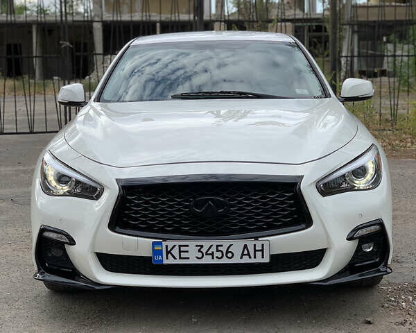 Белый Инфинити Q50, объемом двигателя 1.99 л и пробегом 68 тыс. км за 17400 $, фото 1 на Automoto.ua