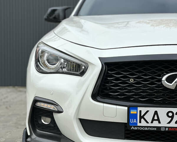 Білий Інфініті Q50, об'ємом двигуна 3 л та пробігом 152 тис. км за 15000 $, фото 1 на Automoto.ua