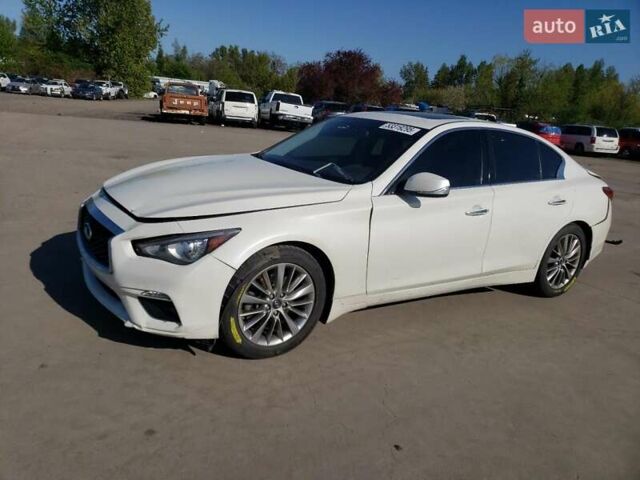 Белый Инфинити Q50, объемом двигателя 3 л и пробегом 86 тыс. км за 2750 $, фото 1 на Automoto.ua
