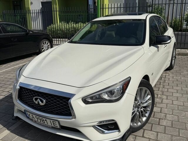 Белый Инфинити Q50, объемом двигателя 3 л и пробегом 105 тыс. км за 15499 $, фото 1 на Automoto.ua