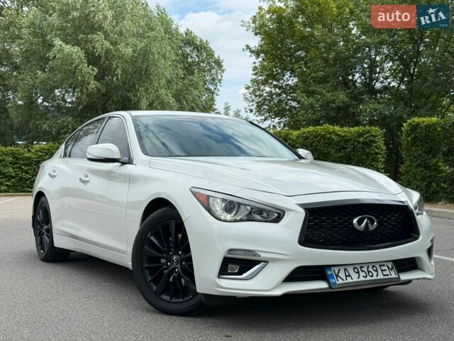 Белый Инфинити Q50, объемом двигателя 3 л и пробегом 116 тыс. км за 13900 $, фото 1 на Automoto.ua