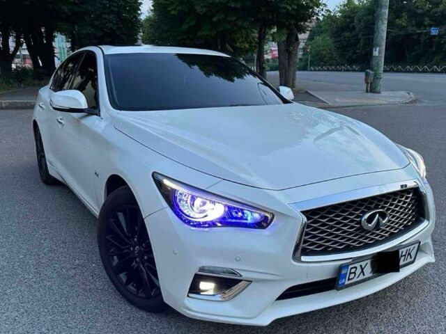 Білий Інфініті Q50, об'ємом двигуна 2 л та пробігом 87 тис. км за 15999 $, фото 1 на Automoto.ua