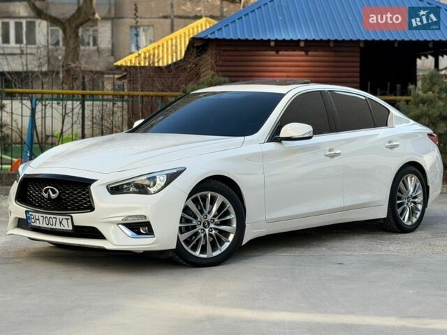 Белый Инфинити Q50, объемом двигателя 3 л и пробегом 89 тыс. км за 19500 $, фото 1 на Automoto.ua
