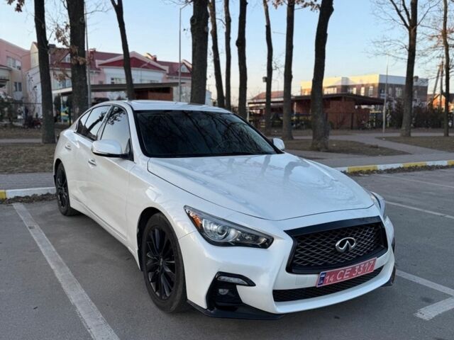 Белый Инфинити Q50, объемом двигателя 3 л и пробегом 106 тыс. км за 13700 $, фото 1 на Automoto.ua