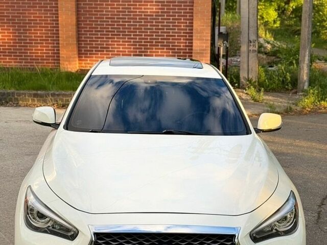 Белый Инфинити Q50, объемом двигателя 3 л и пробегом 115 тыс. км за 17500 $, фото 1 на Automoto.ua
