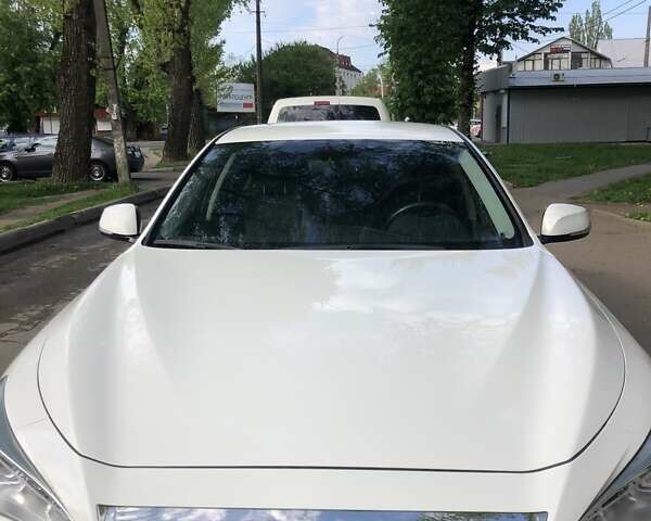 Белый Инфинити Q50, объемом двигателя 1.99 л и пробегом 138 тыс. км за 18500 $, фото 1 на Automoto.ua