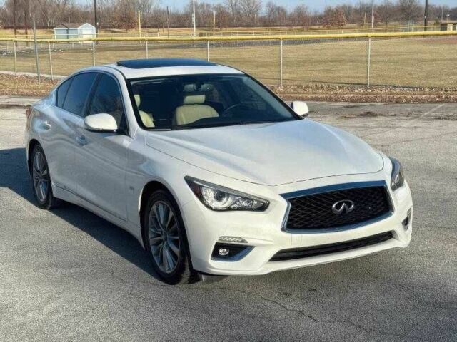 Белый Инфинити Q50, объемом двигателя 3 л и пробегом 78 тыс. км за 7700 $, фото 1 на Automoto.ua