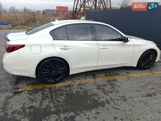 Белый Инфинити Q50, объемом двигателя 3 л и пробегом 74 тыс. км за 18500 $, фото 1 на Automoto.ua