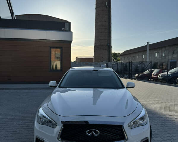 Белый Инфинити Q50, объемом двигателя 1.99 л и пробегом 81 тыс. км за 21999 $, фото 1 на Automoto.ua