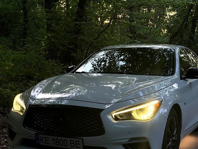Белый Инфинити Q50, объемом двигателя 3 л и пробегом 81 тыс. км за 16500 $, фото 1 на Automoto.ua