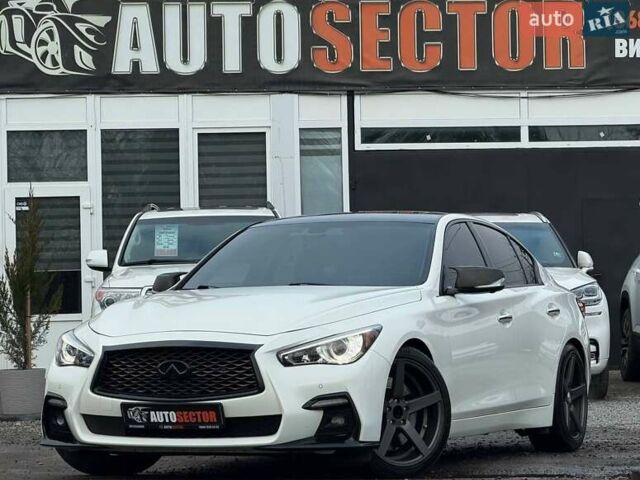Белый Инфинити Q50, объемом двигателя 3 л и пробегом 71 тыс. км за 18500 $, фото 1 на Automoto.ua